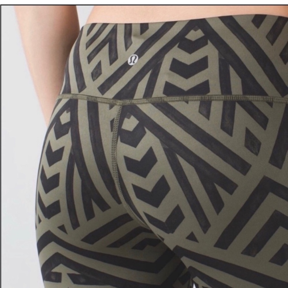 Lululemon Athletic Wunder Under Chevron Fatigue Green & Black Leggings